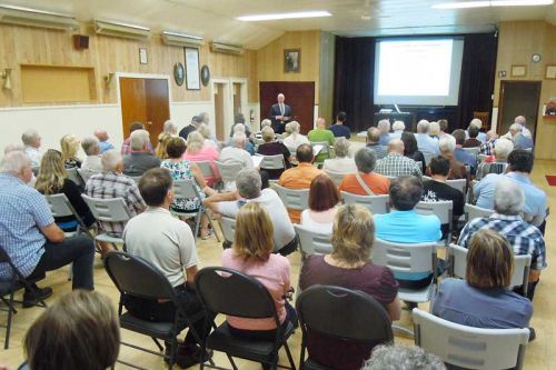 municipal expert Fred Dean packed the Oso Hall on September 4 at a meeting for anyone interested in running for municipal office.
